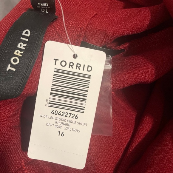 Wide Leg Studio Pique Short 16 - Picture 4 of 4